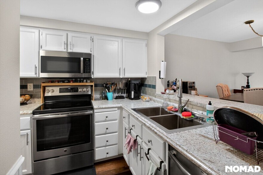 Building Photo - 4239 S Mobile Cir