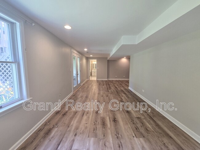 Building Photo - 1565 Old Barn Cir