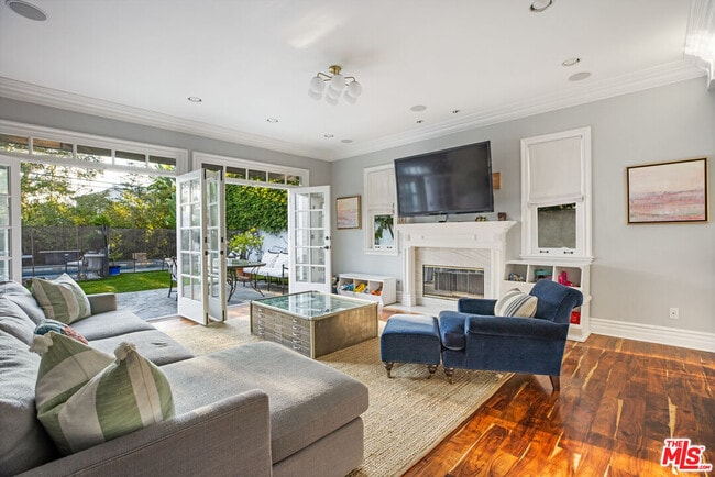 Building Photo - 765 N Almar Ave