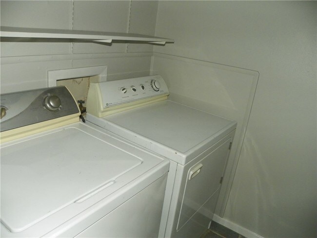 Building Photo - 3406 Dolphin Dr