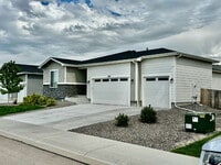 Building Photo - "Charming 4-Bedroom Castle Rock Home with Spacious Living!"