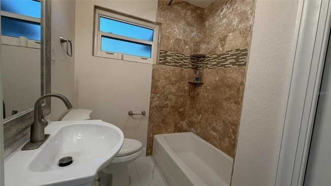 Building Photo - 3727 Overlook Dr NE