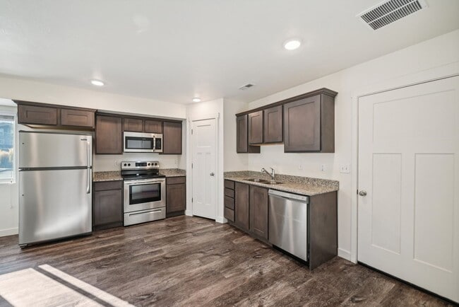 Building Photo - Dublin Farms Townhomes