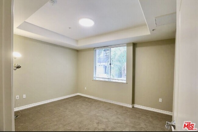 Building Photo - 629 Traction Ave