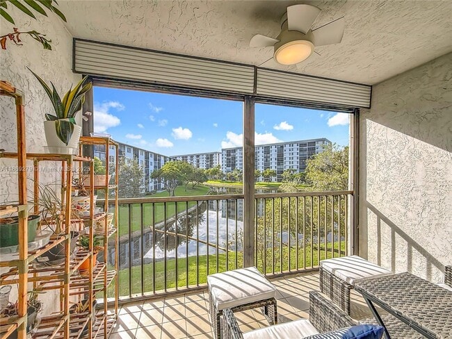 Building Photo - 2228 N Cypress Bend Dr