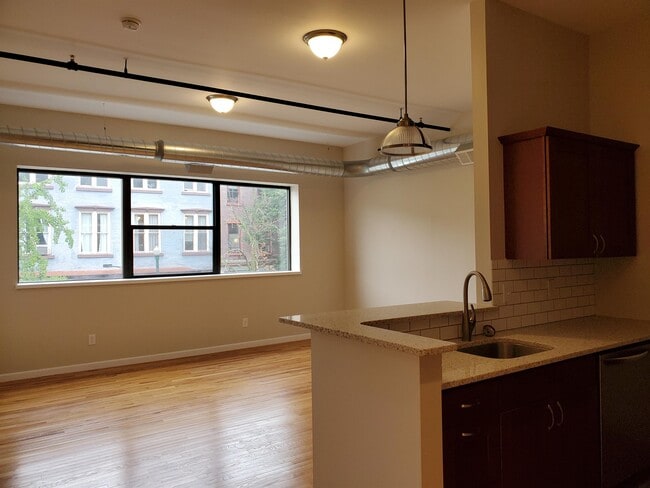 Building Photo - 502 Broadway