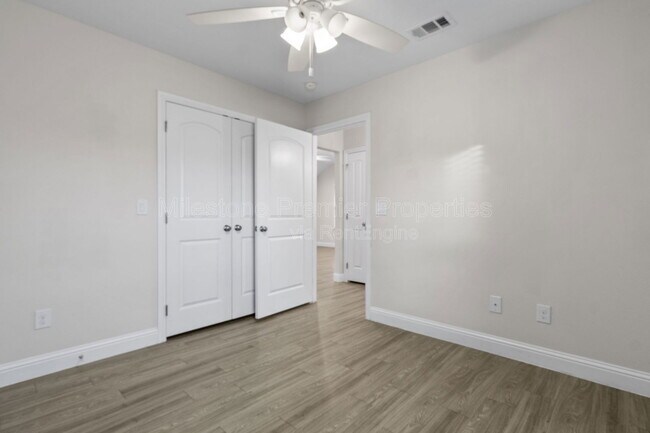 Building Photo - 931 N Barrett Ave