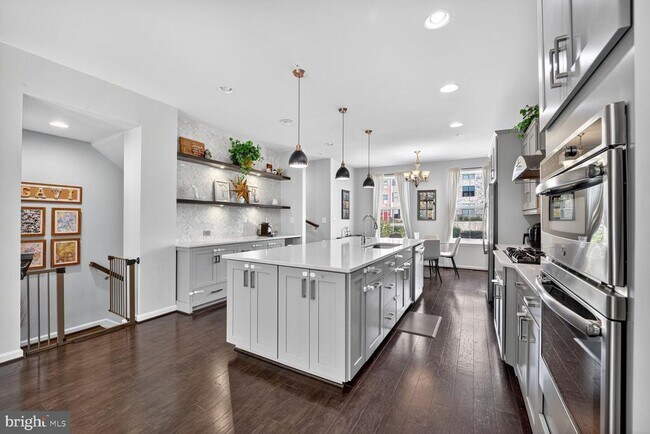 Building Photo - 506 Riversail Ln