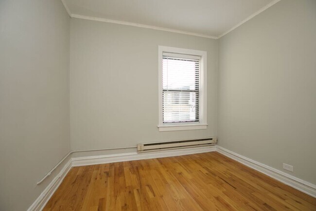 Building Photo - 3722 N Pine Grove Ave