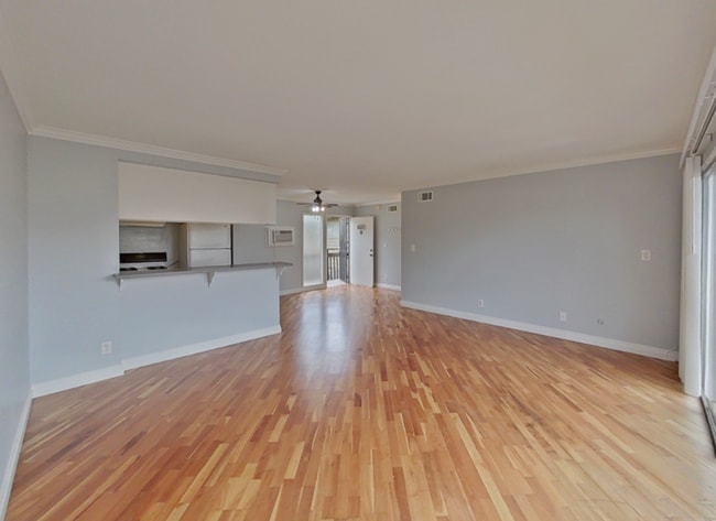 Building Photo - Spacious 1 Bedroom Condo in the Gated Park Bristol Community