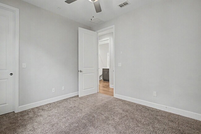 Building Photo - 4482 River Breeze Ln
