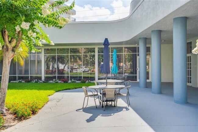 Building Photo - 3010 W Bay Cir