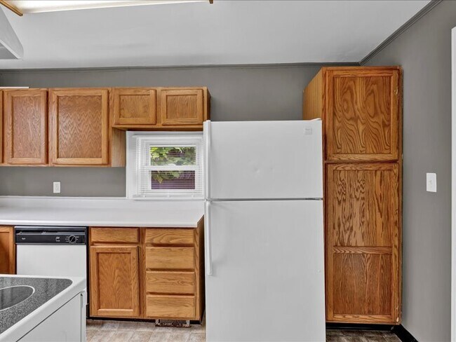 Building Photo - 3220 Grant Ave