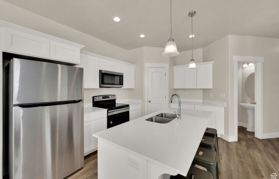 Building Photo - 275 W 700 N