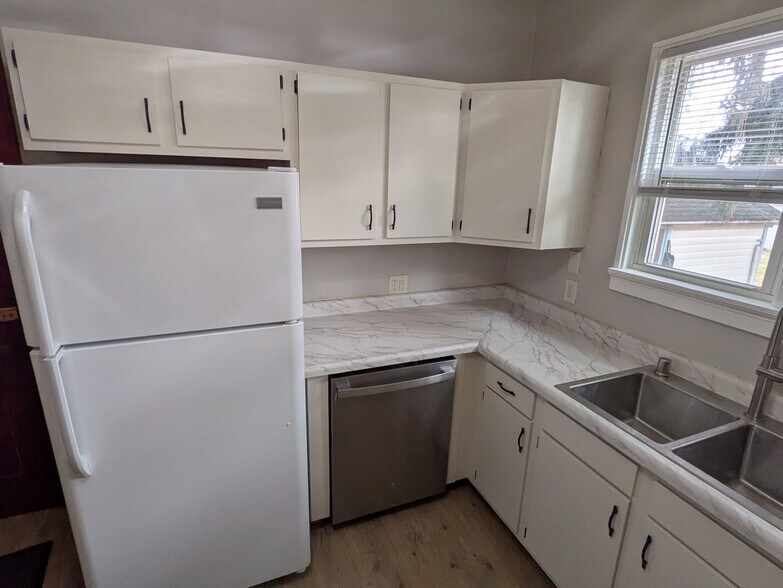 Kitchen - 331 Park St