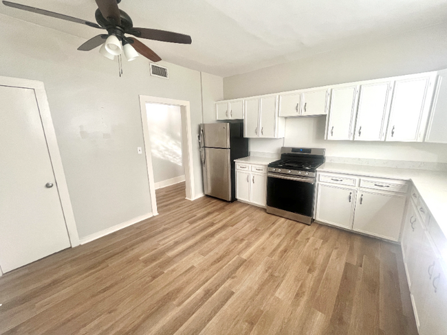 Building Photo - 1020 Kavanaugh Blvd