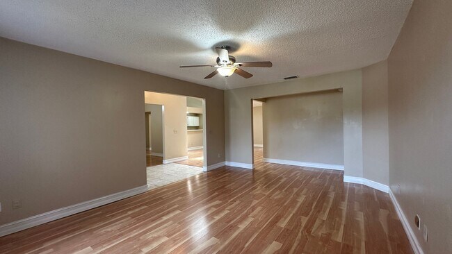 Building Photo - 487 Carrigan Ave