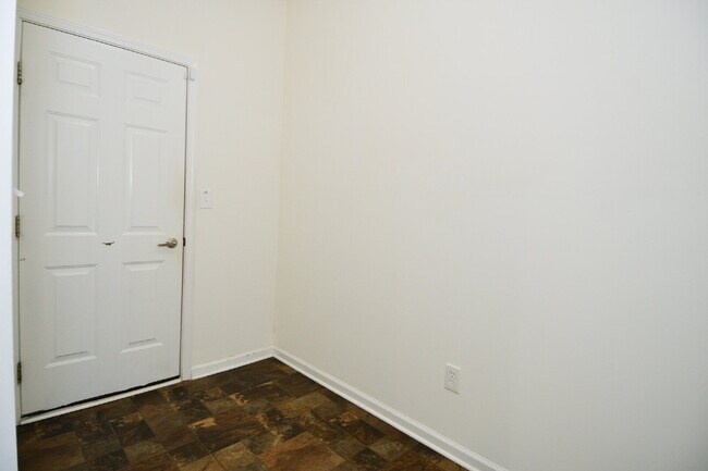 Building Photo - Spacious 5-bedroom, 3 full bath home in the Greenwood/Clark Pleasant area