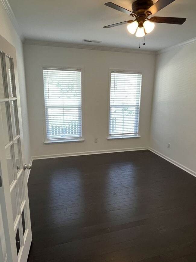 Building Photo - Large, Newer 4 Bedroom + Office and Loft i...