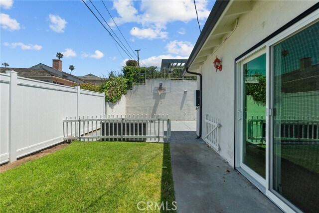 Building Photo - 321 Vía San Sebastian