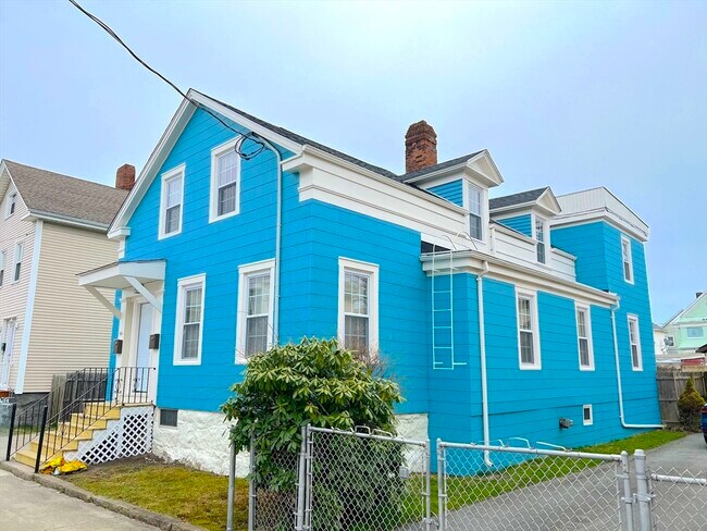 Building Photo - 156 Grinnell St