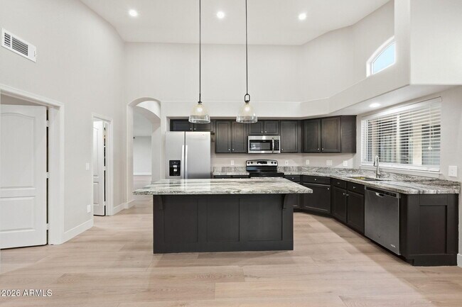 Building Photo - 9941 W Tonopah Dr