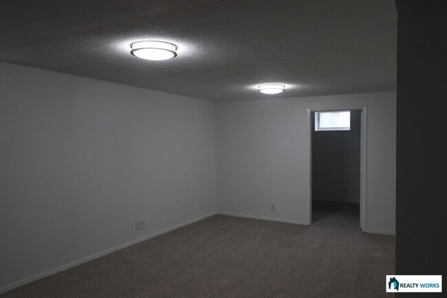 Building Photo - Won't last long, 3 bedroom, 2 bath house f...