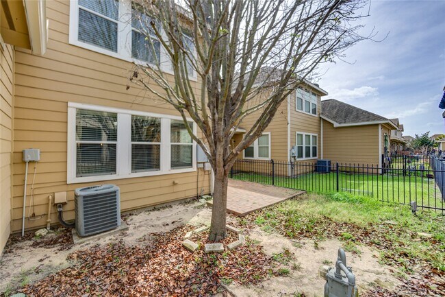 Building Photo - 8422 Sunset Loch Dr