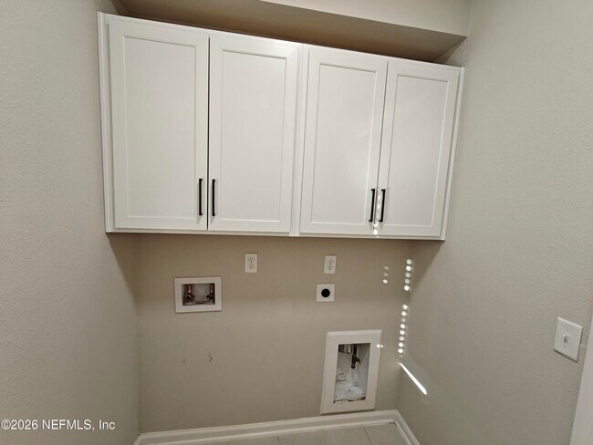 Building Photo - 1876 Amberly Dr