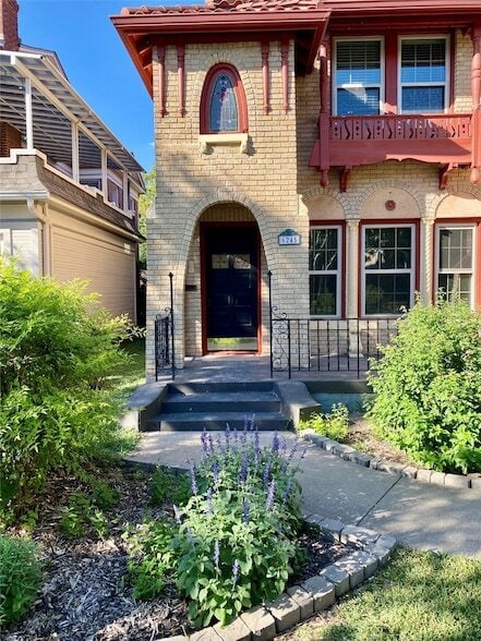 Building Photo - 6245 Richmond Ave