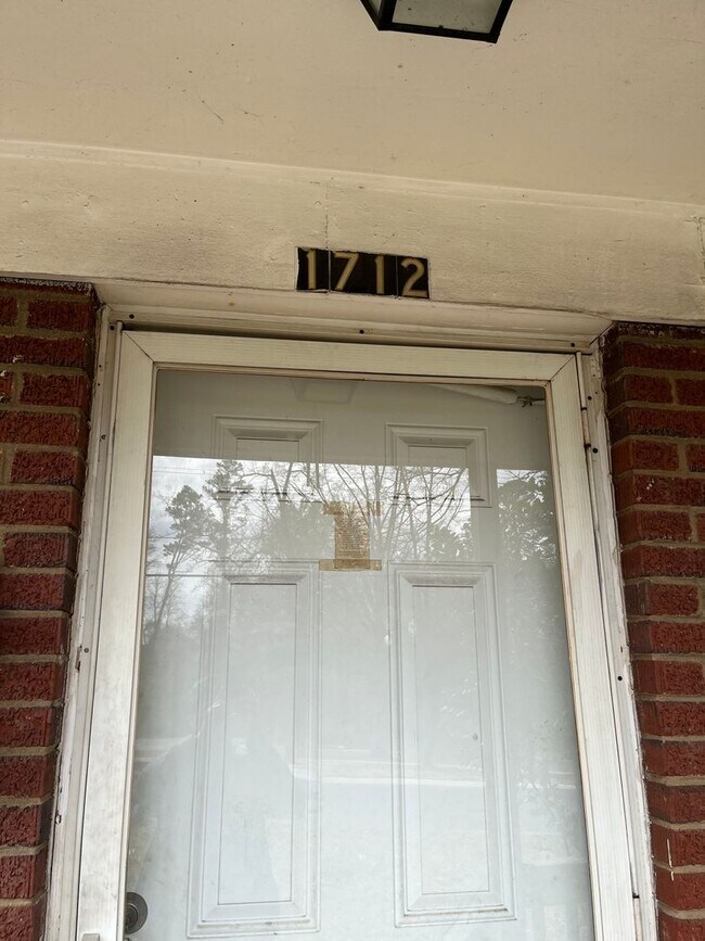 Building Photo - Spacious 2bedroom House  ($500.00 0ff The first full months rent )