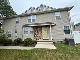 Building Photo - 305 Cobblestone Ct
