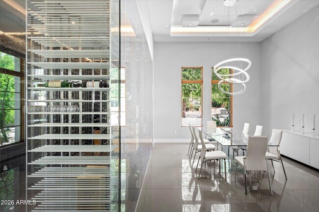 Building Photo - 9979 E Toms Thumb