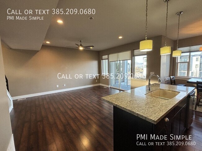 Building Photo - Charming 4-Bed Saratoga Springs Townhome w...