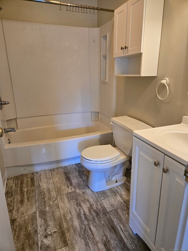 Building Photo - 5 Periwinkle Ln