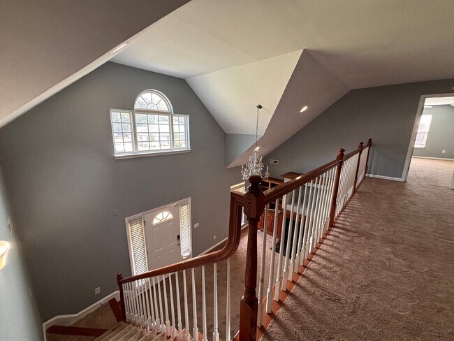 Building Photo - 5 Bedrooms- 3 Bathroom- House in West Rome!