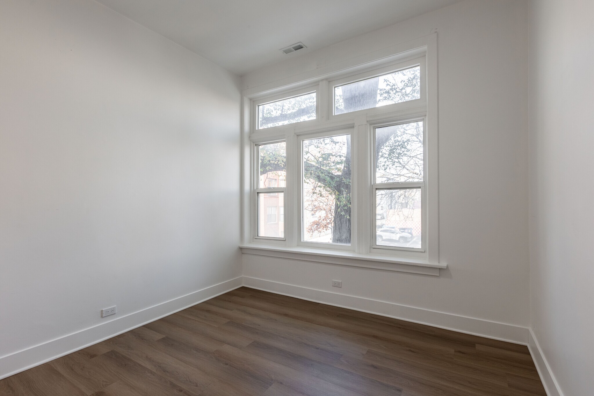 Building Photo - 3211 W Le Moyne St