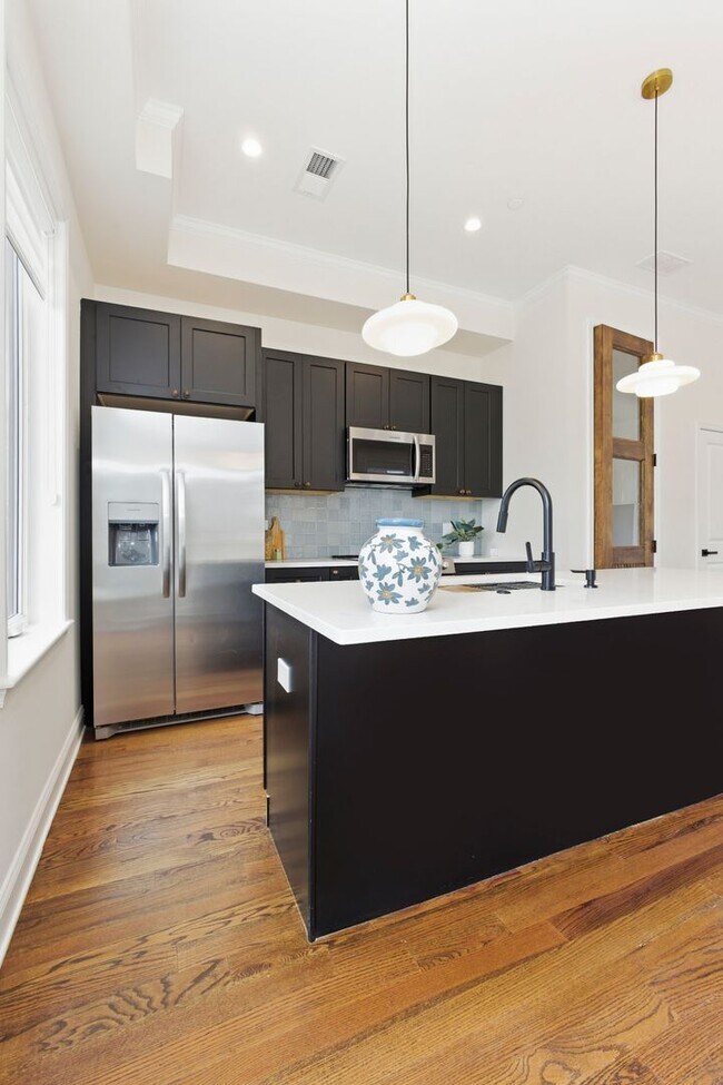 Building Photo - 2926 W Oxford St