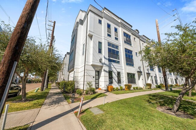 Building Photo - 1122 Ennis St