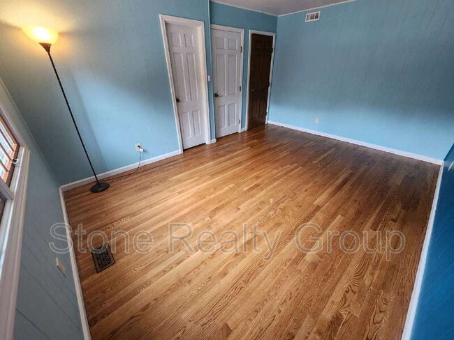 Building Photo - 308 Hickory Hill Dr