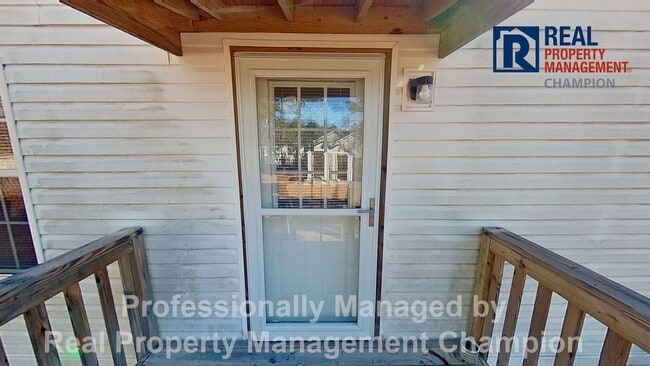Building Photo - 2 BD/2 BA Home w/Open Main Living Area and Split Bedrooms