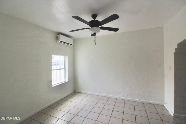 Building Photo - 601 N Copia St