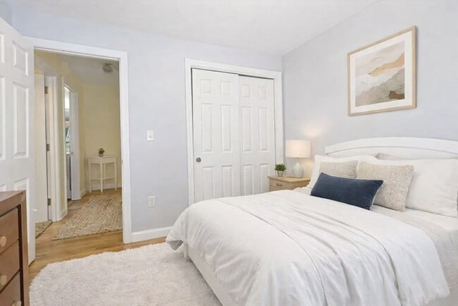 Building Photo - 198 Cohasset St