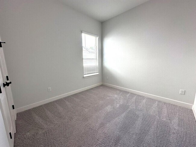 Building Photo - 12608 Stanford Dr