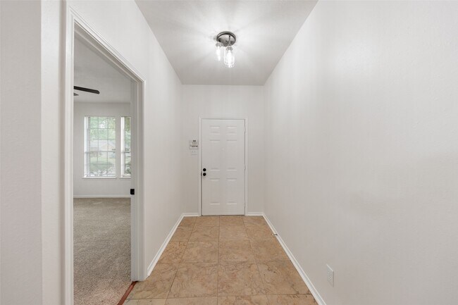 Building Photo - 923 Shirefield Ln