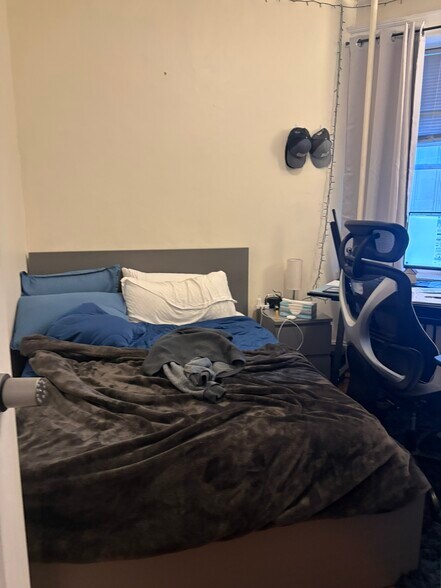 Building Photo - 56 Egmont St