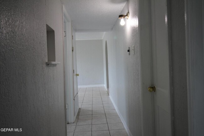 Building Photo - 906 Geronimo Dr