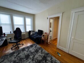 Building Photo - 6/1 No Fee! Spacious 1BR apartment on Allston/Brookline border