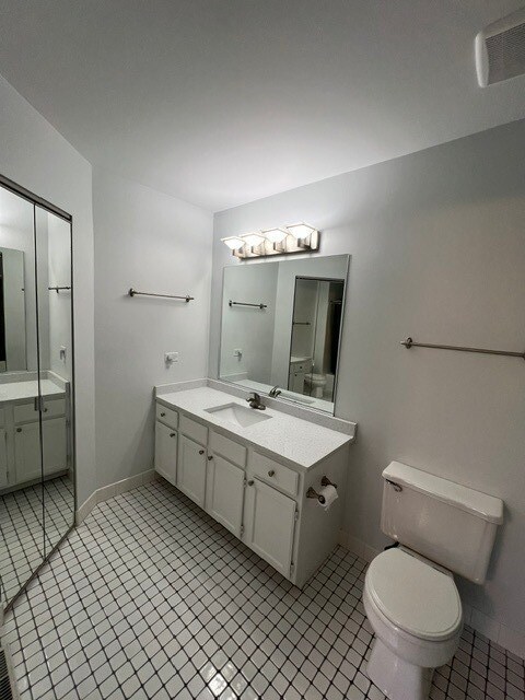 Building Photo - 801 Tamarac Blvd