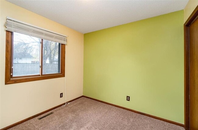 Building Photo - Spacious 4 bed / 2 bath Midland home - $20...